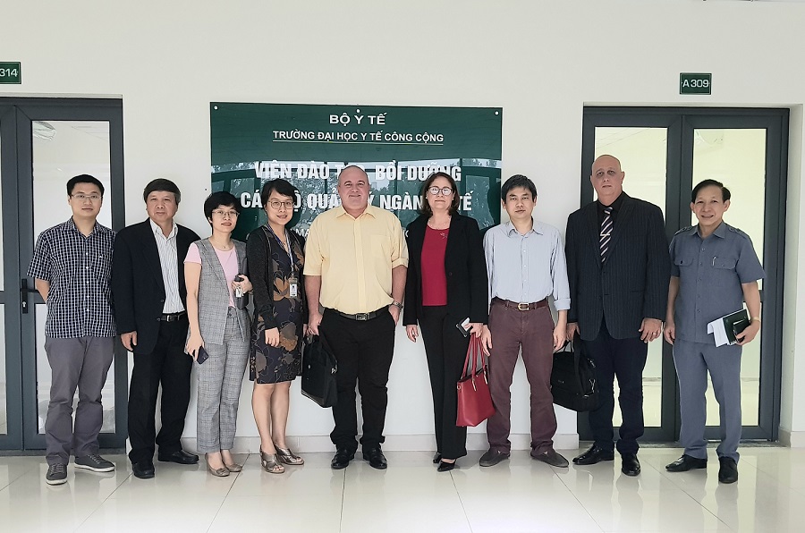 Buổi họp trao đổi hợp tác đào tạo và nghiên cứu khoa học với Đại sứ quán Cu Ba